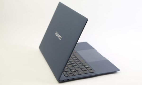 Huawei MateBook X Pro 2023 laptop: Şık tasarım, yüksek performans!