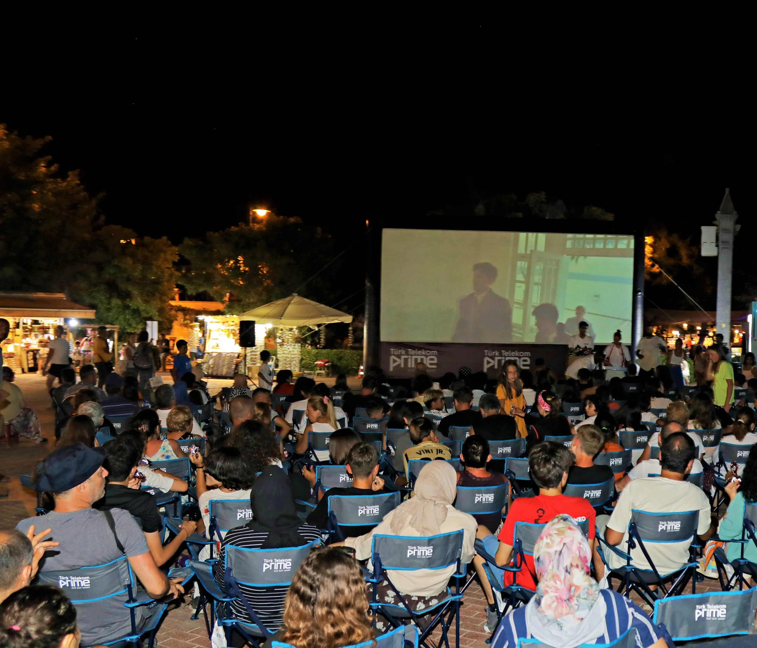 Açık hava sinema keyfi başladı 1 Açık hava sinema