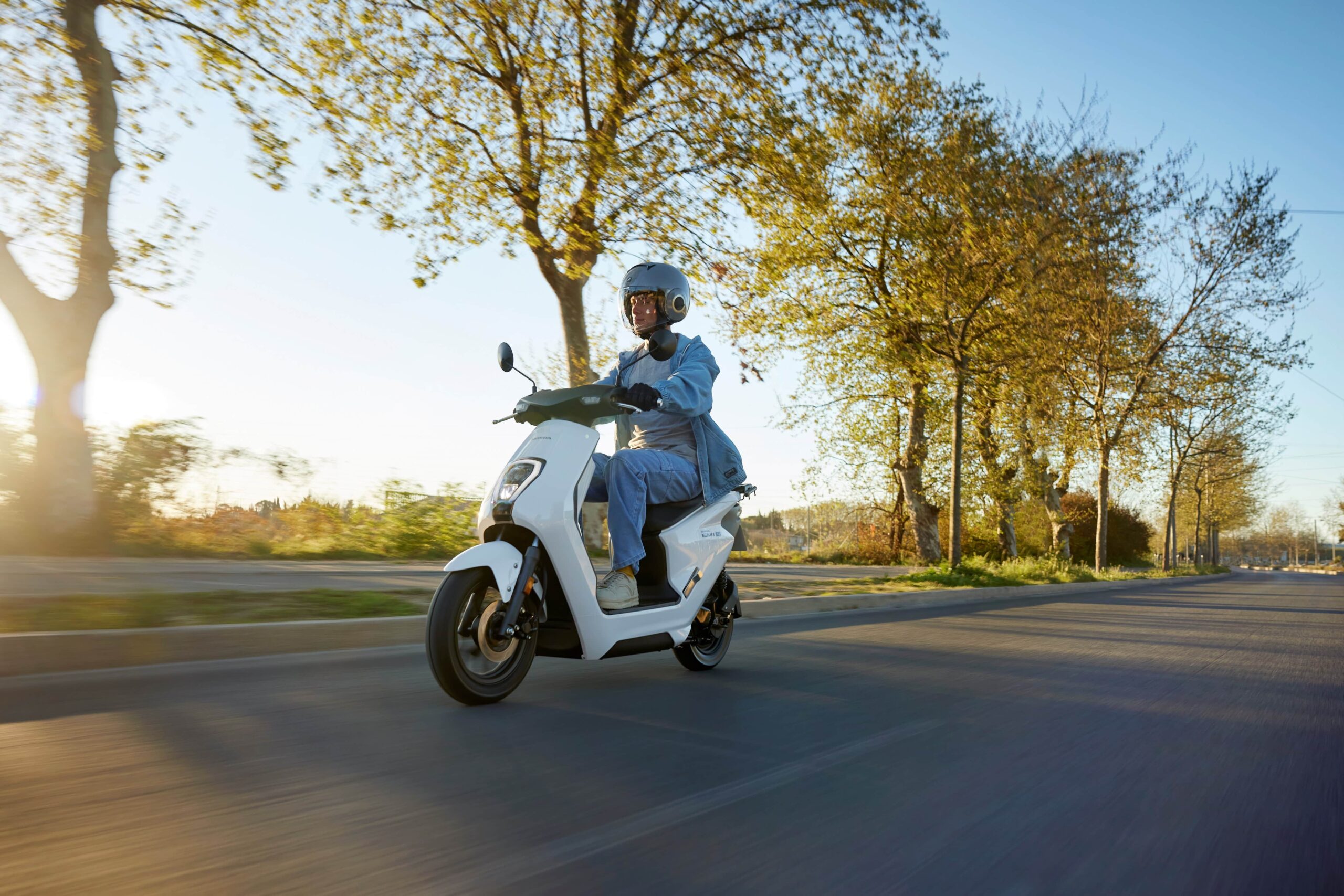 Honda , elektrikli motosiklette hedef büyüttü 1 EM1 e Honda