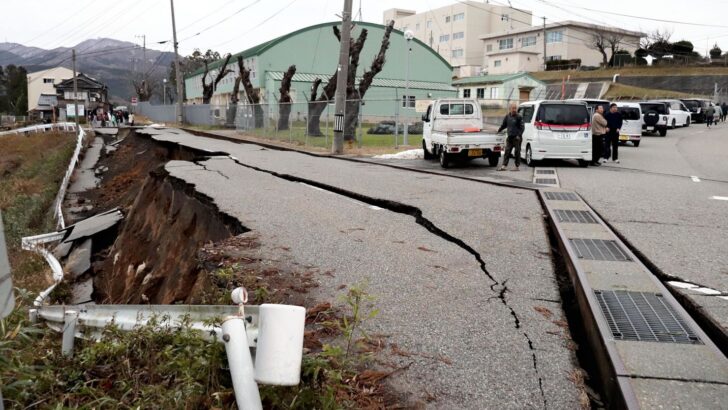 Japonya'da Meydana Gelen 7.4'lük Depremin Etkileri Sürüyor