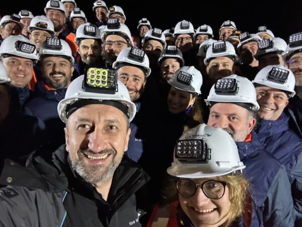 Uçtan Uca Fiber Altyapı Çalışmalarını Hız Kesmeden Sürdürüyor