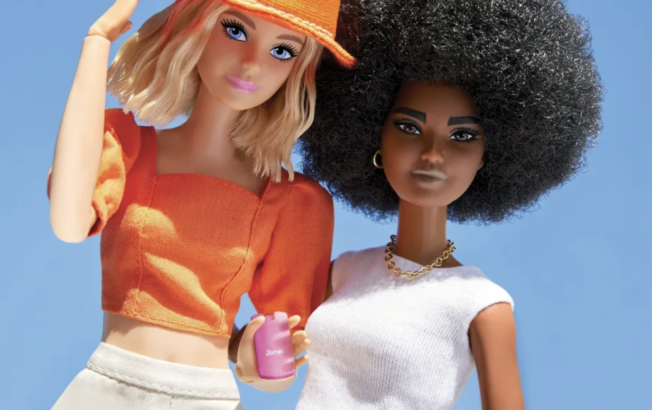 Barbie telefon geliyor! Pembe kapaklı cihaz hakkında tüm bilinenler 17 Barbie telefon geliyor! Pembe kapaklı cihaz hakkında tüm bilinenler