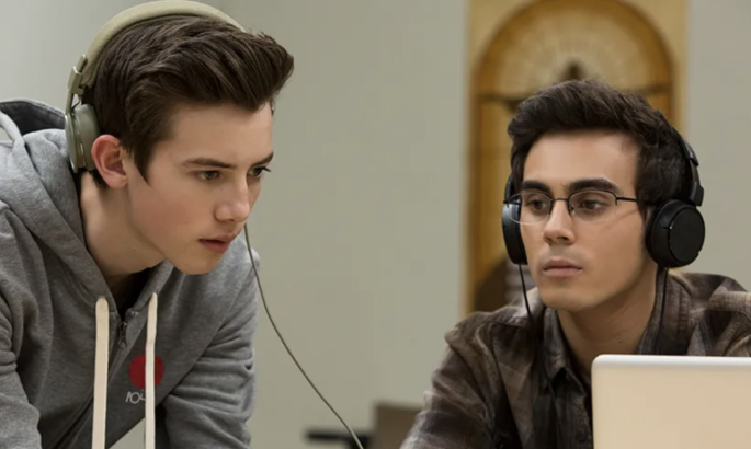 Netflix izleyicileri iptal edilen dizinin geri gelmesi için akım başlattı! 11 Netflix izleyicileri iptal edilen dizinin geri gelmesi için akım başlattı!