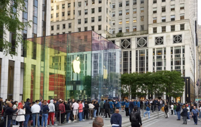 Apple, 700'den fazla kişiyi işten çıkarıyor