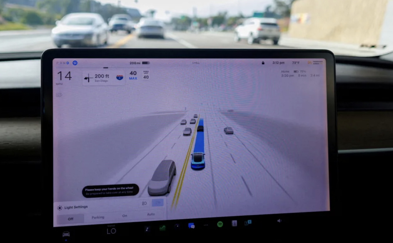 Tesla, tartışmalı Tam Otomatik Sürüş yazılımında fiyat düşürdü