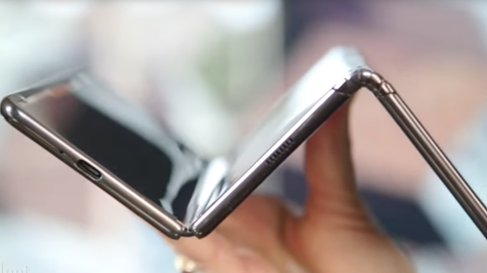 TCL üç katlanabilir telefonla