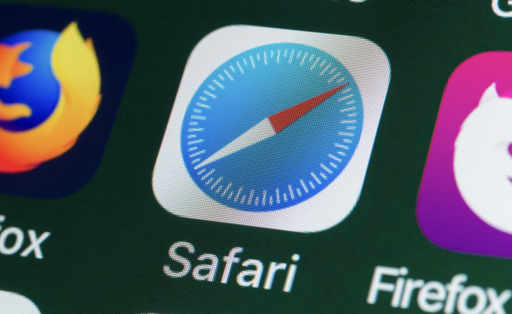 Apple, yeni reklamında diğer tarayıcı şirketlerine saldırdı