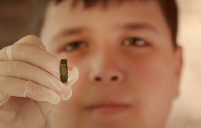 Ergen çocuk şansa tarihi eser keşfetti 31 Ergen çocuk şansa tarihi eser keşfetti