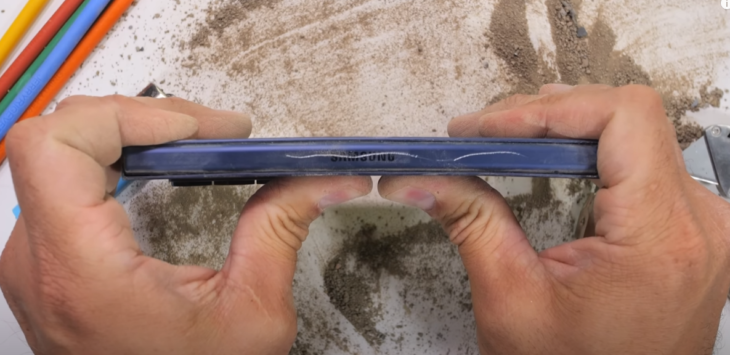 Galaxy Z Flip 6 dayanıklılık testinden başarıyla geçti 40 daya