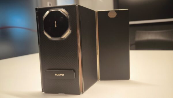 Katlanabilir 3 ekranlı telefon! Huawei Mate XT Ultimate Design ön inceleme