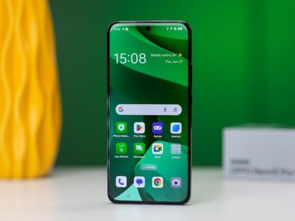 Oppo Reno12 Pro mid