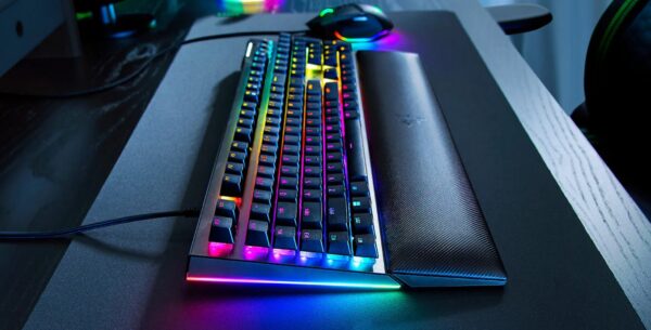 Razer Blackwidow V4 oyuncu klavyesi inceleme