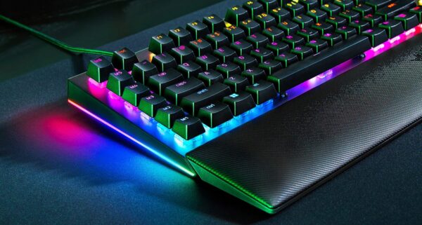 Razer Blackwidow V4 oyuncu klavyesi inceleme
