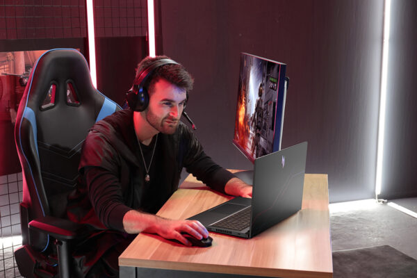 1736227366 Nitro V 15 ANV15 52 lifestyle 01