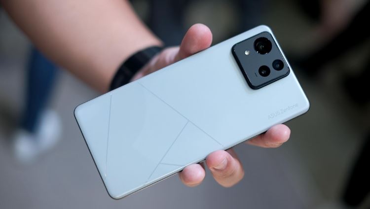 Asus Zenfone 12