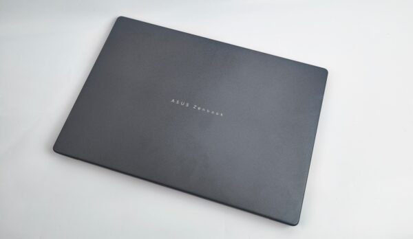 Asus Zenbook A14 (UX3407) inceleme: Hafif, Dayanıklı ve Çok Zeki 4 Asus Zenbook A14 (UX3407) inceleme: Hafif, Dayanıklı ve Çok Zeki