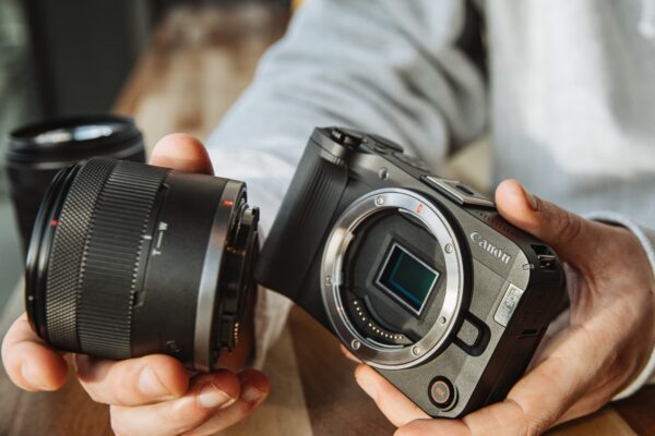 Canon EOS R50 V İçin Geliştirilen Bu Lens İle Çekimler Artık Daha Yaratıcı 5 Canon EOS R50 V
