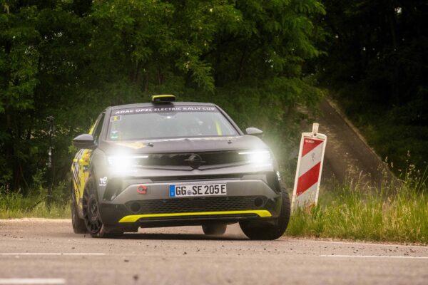 Yeni Opel Mokka GSE Rally Elektrikli Rallilerin Geleceğini Bugüne Taşıyor! 2 Mokka GSE Rally