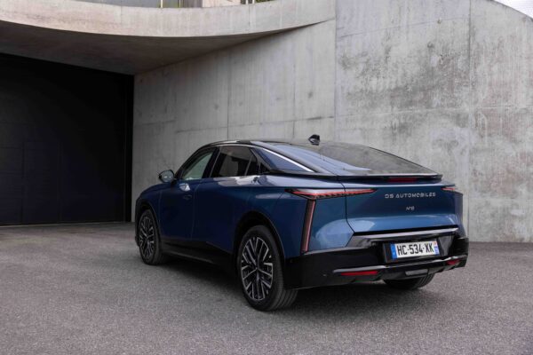 DS N°8  DS Automobiles