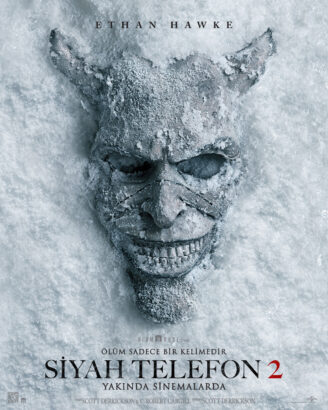 Dört yıl önce, 13 yaşındaki Fin kaçıranını öldürüp kaçtı ve The Grabber’ın elinden kurtulan tek kişi oldu. Ama gerçek kötülük ölümü aşar... ve telefon yeniden çalıyor. SİYAH TELEFON 2 .