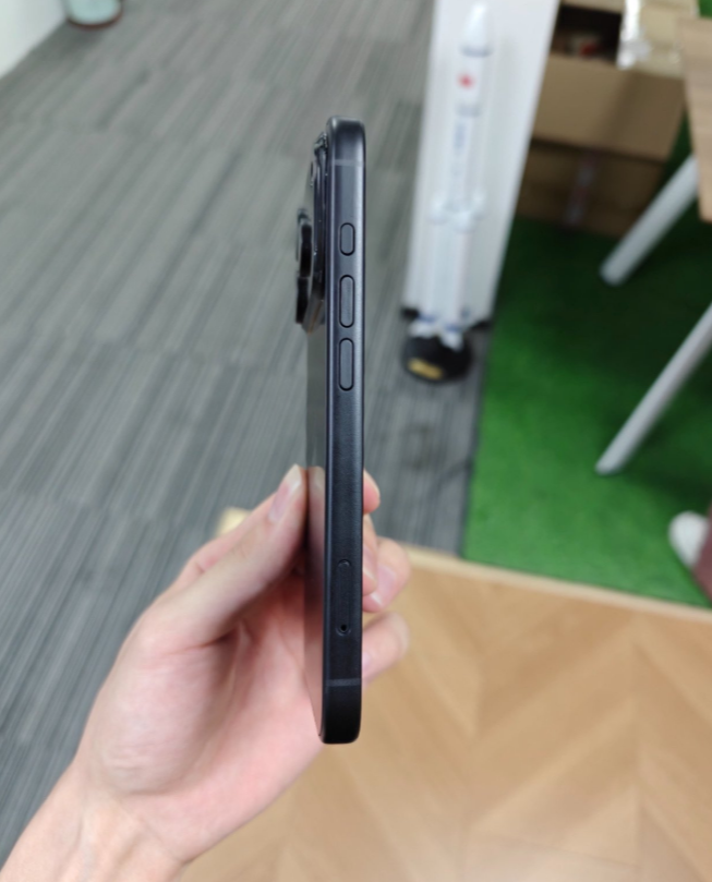 iPhone 17 Pro’nun Kamera Adası Büyüyor: Yeni Tasarım Ortaya Çıktı 3 iPhone 17 Pro 1