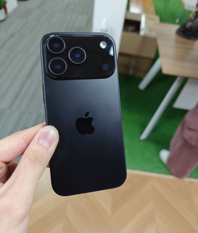 iPhone 17 Pro’nun Kamera Adası Büyüyor: Yeni Tasarım Ortaya Çıktı 2 iPhone 17 Pro