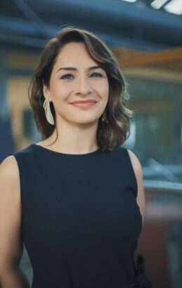 Microsoft Türkiye’nin deneyimli kadın yöneticilerinden yeni atama haberleri gelmeye devam ediyor. Microsoft’tan yapılan açıklamada Aslı Arbel’in Microsoft EMEA Bölgesi’nde Güney Avrupa’dan Sorumlu Deneyimsel Pazarlama Yöneticisi olarak atandığı; Doğuş Alev Aka’nın ise Microsoft EMEA Bölgesi Siber Güvenlik Çözümlerinden Sorumlu Entegre Pazarlama Yöneticisi olarak yeni görevine başladığı duyuruldu. 