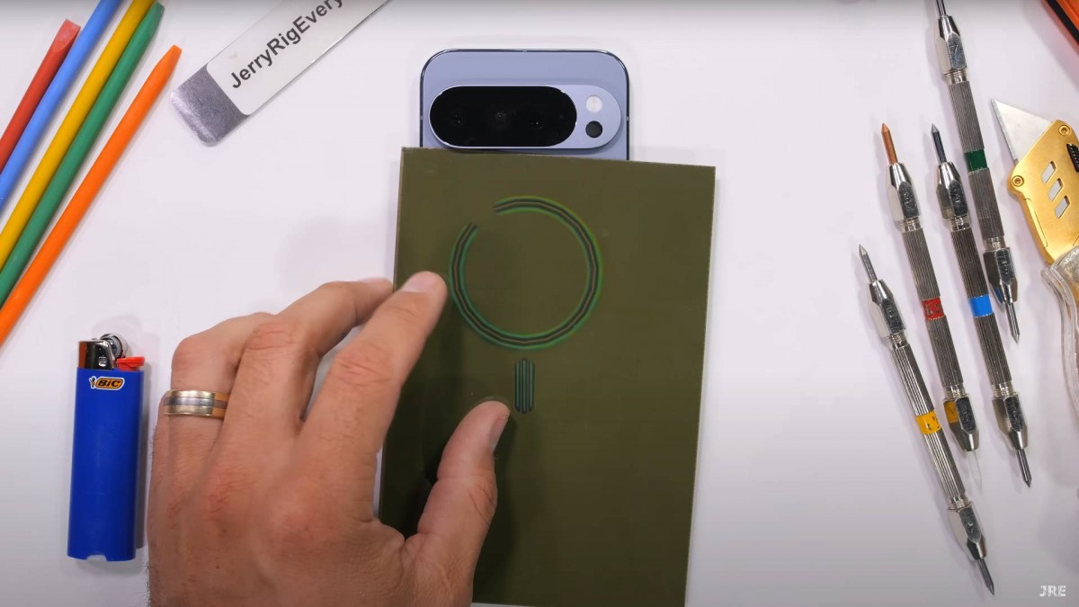 Pixel 10 Pro XL, Bükülme Testinden Başarıyla Geçti 1