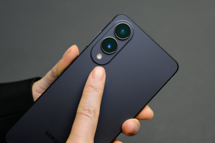 Samsung Galaxy S25 (1)