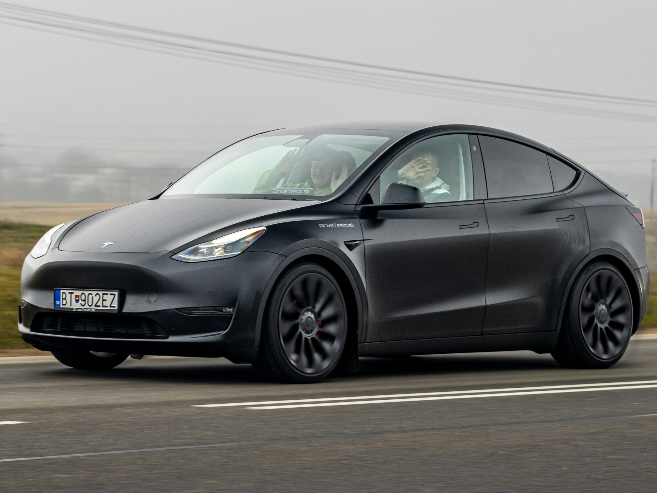 csm A Tesla Model Y b424f0f48b