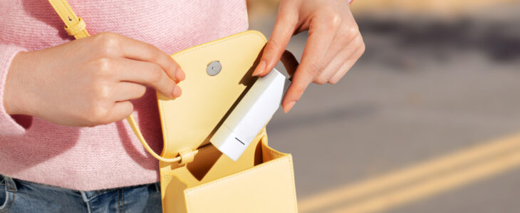  Anker, ruj formundaki zarif tasarımıyla dikkat çeken Soundcore A30i ile şıklığı ve ses kalitesini bir araya getiriyor. Pembe ve siyah renk seçenekleriyle sunulan A30i, müziği modanın en stil sahibi parçasına dönüştürüyor.