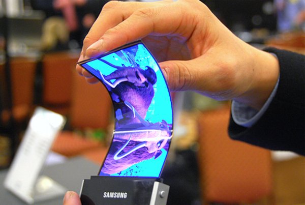 Samsung Galaxy Round flexible phone with Note 3 similarities